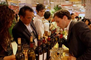 Tempting: Wine connoisseurs and amateurs sample wines at a wine tasting event during the Jakarta Food and Fashion Festival in La Piazza, in Kelapa Gading, North Jakarta, on March 15, 2010. JP/P.J.LEO