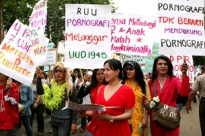 Sexual rights: Transsexuals join a rally to protest against the Pornography Law in Jakarta. JP/Arief Suhardiman