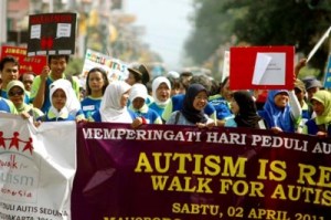 Showing solidarity: Participants to the World Autism Day held on April 2 walk down the streets of Yogyakarta. Antara/Wahyu Putro